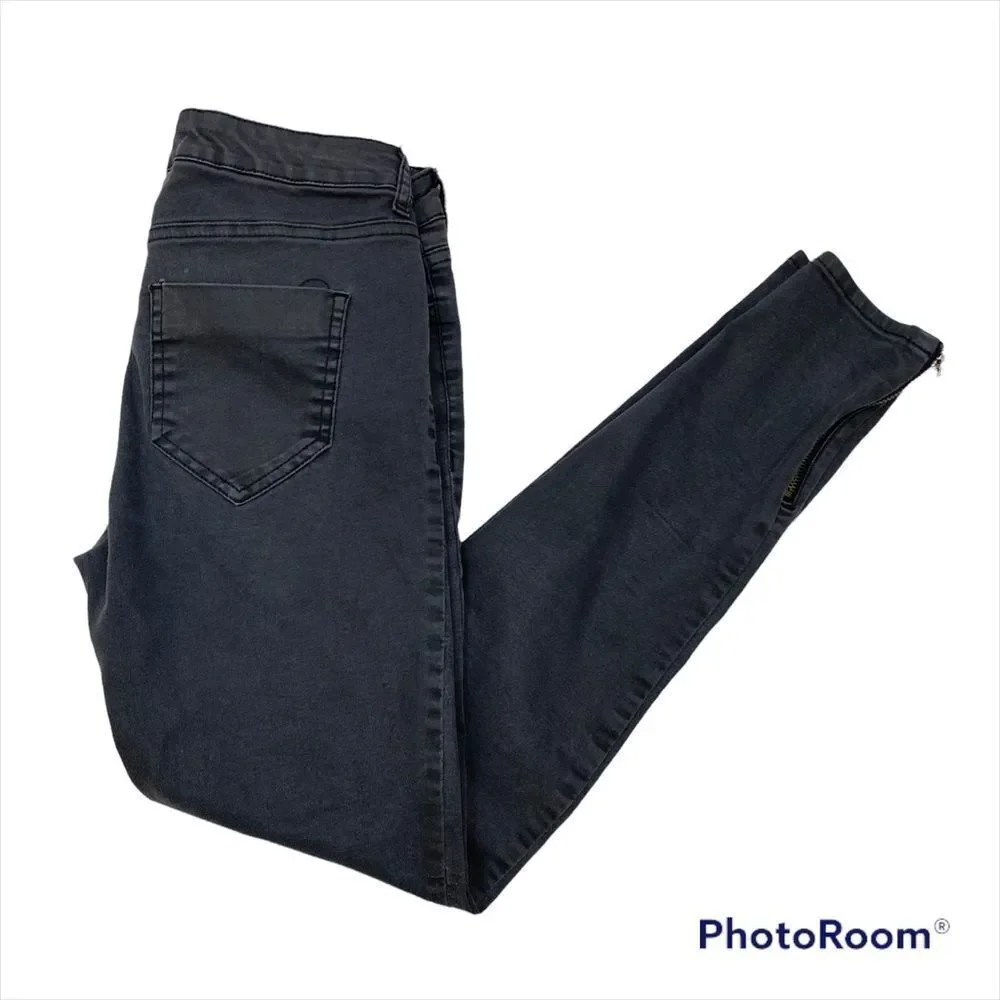 Zara Basic Denim Ladies Black Skinny Jeans With Zippers at Bottom Hems Size 2‎